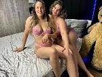 NicoleAndStormy777, Machen Sie sich bereit, Ihr Vergnügen mit Blonde & Brown zu verdoppeln, dem dynamischen Duo, das Ihre Fantasien Wirklichkeit werden lässt! Diese beiden umwerfenden 21-jährigen Studentinnen sind die perfekte Mischung aus Köpfchen, Schönheit und unwiderstehlichem Charme.